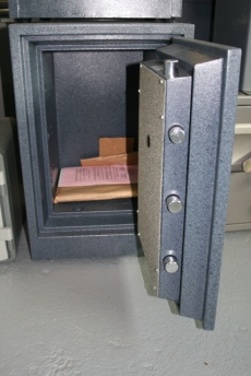 Used Gardall 2 Hour Fire Safe Showroom Model 1812/2